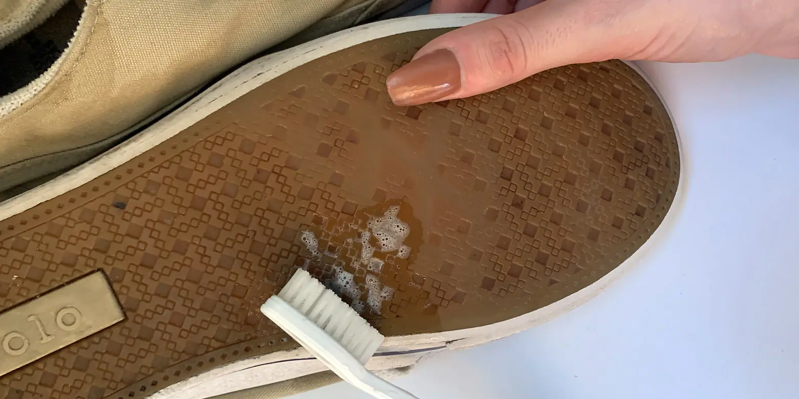 کفش ها را در ماشین لباسشویی بشویید